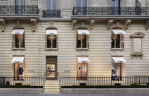 51 montaigne paris.